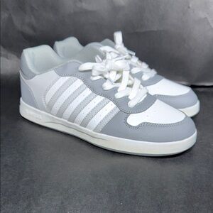 K-Swiss KSSM32Y Low Sneakers – Gray/White – Women’s Size 6